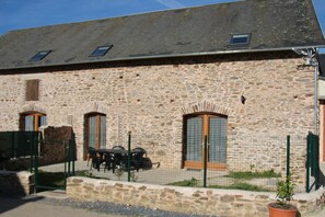 La Laiterie: entrée côté jardin
