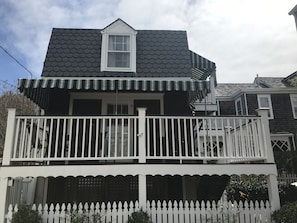 Larger deck when you enter home