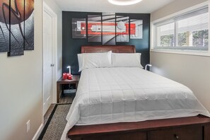 Queen size bed with all the linens you will need.