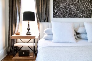 King BR Up , ceiling fan, Casper mattress, large closet, great morning light 