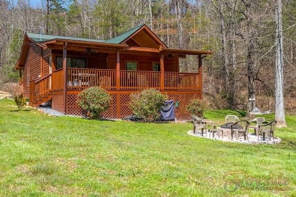 Tennessee Vacation Rental - Bear Run - Covered Back Deck