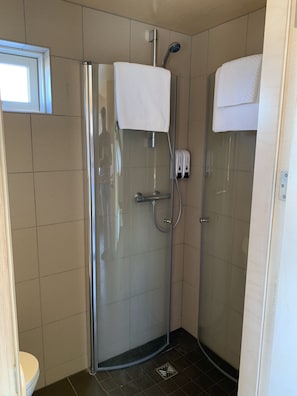 Dusche im Bad