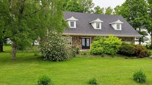 3 beautiful and large bedrooms upstairs