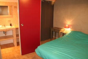 chambre 1 avec salle de bain