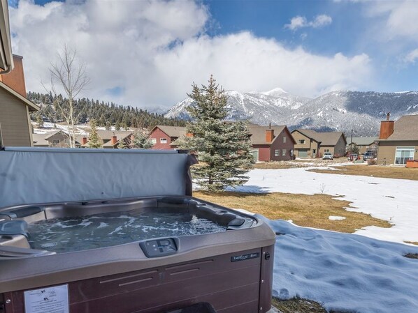 Relax in the hot tub | Exterior