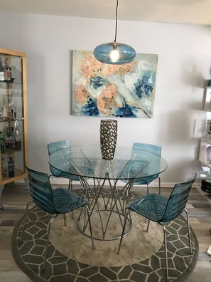 dining area..so beachy
