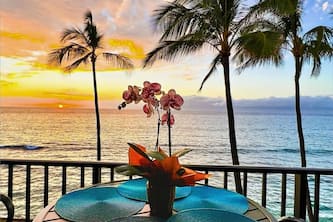 Oceanfront Top Floor Loft-Central AC, Sleep to the Sound of Waves! L-405