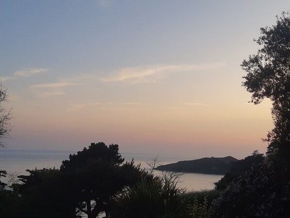 Vue de la terrasse, coucher de soleil