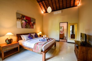 Walking Distance Beach - 3BR Seminyak