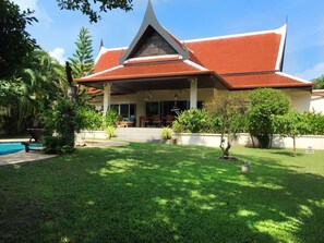 La Romanee - Large 3BR Tropical Garden