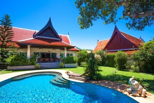 La Romanee - Large 3BR Tropical Garden