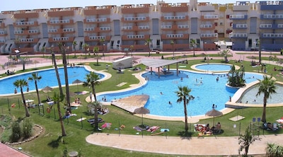 Modern 2 bedroom, 2 bathroom apartment ,2 minute walk to the sea and restaurants