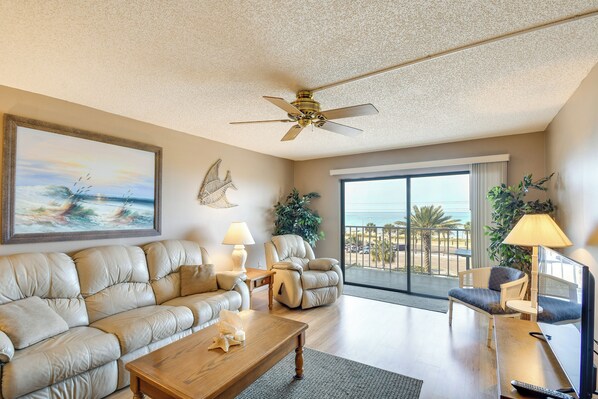 Madeira Beach Vacation Rental | 2BR | 2BA | Step-Free Entry Via Elevator