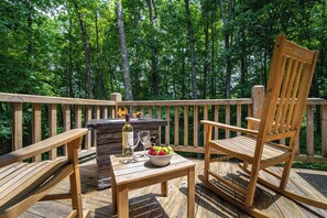 Private Deck | Gas Firepit