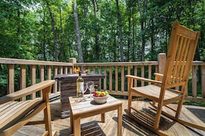 Private Deck | Gas Firepit