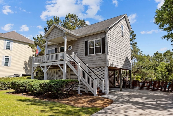 Pet Friendly, Oceanside Interior Home Private Pool, Golf Cart, and Easy Access.