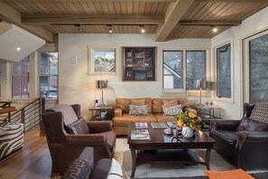 6-Telluride-River-Bliss-Living-View-v12.jpg