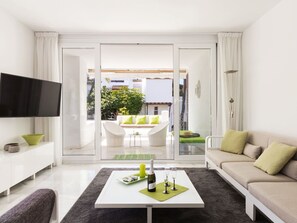 Living Room, Room, Furniture, Interior Design, White, Property, Green, Coffee Table, House, Table