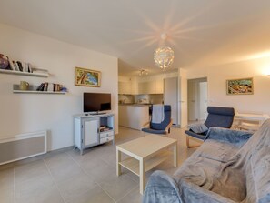 Eigentum, Zimmer, Möbel, Fussboden, Interior Design, Decke, Wohnzimmer, Gebäude, Grundeigentum, Gelb