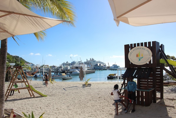 In just 5 mins (walking) you can reach the boardwalk and beach!