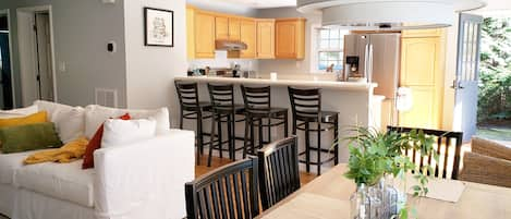 Open Floor Plan Kitchen/Living/Dining Area