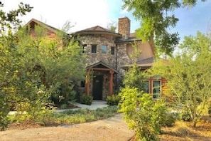 Welcome to a sweet retreat!