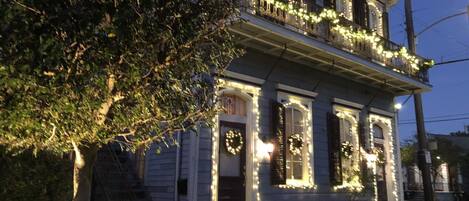 Holidays in New Orleans Property Corner Burgundy|Music|Franklin