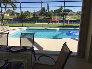 Terrasse und Pool