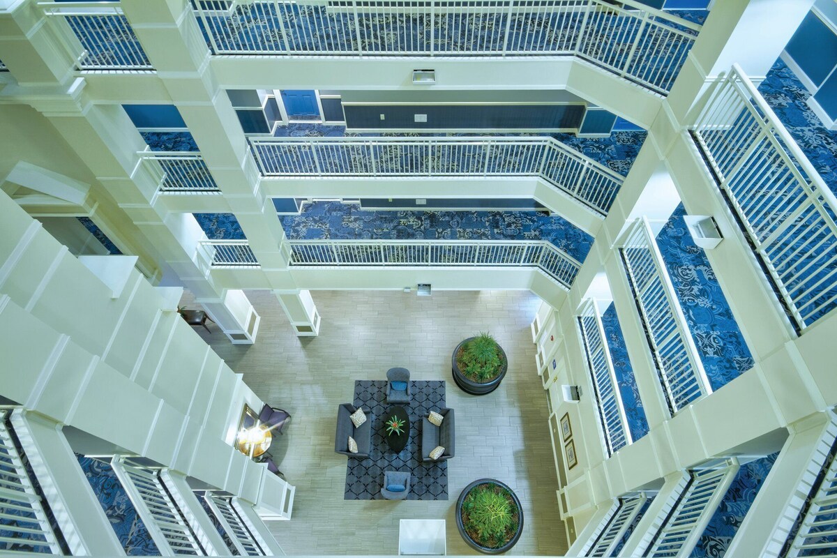 Old Town Alexandria Vacation Resort!