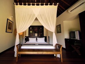 One Big Space Bedroom Private Villa 