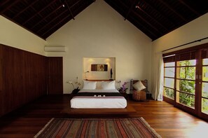 One Big Space Bedroom Private Villa 