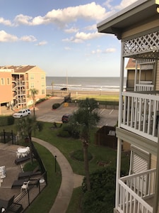 Amazing Beach Property/3rd floor Condo Overlooking The Gulf of Mexico & sleeps 6