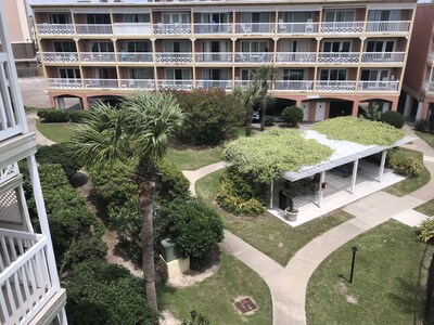 Amazing Beach Property/3rd floor Condo Overlooking The Gulf of Mexico & sleeps 6