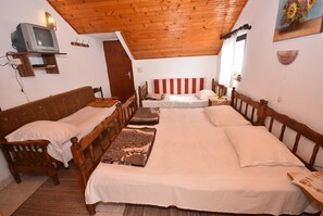 Apartment is equipped with TV, air condiotion and WIFI internet 