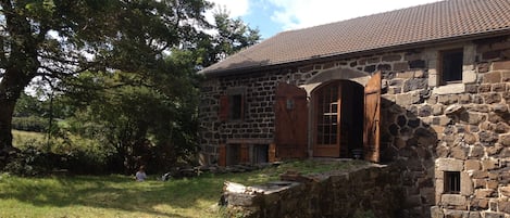 Entrée de la ferme côté hameau