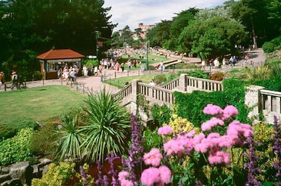 A Superior Apartment in Hampshire Court, close to Central Bournemouth.