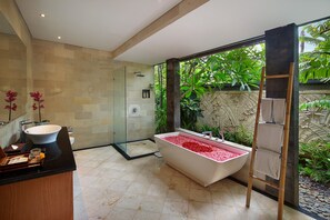 Cozy 3 Bedrooms Pool Villa in Legian