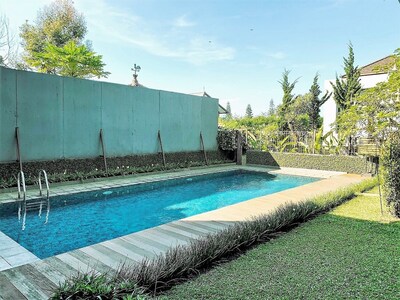 4 BR City View Villa with a private pool 1