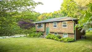 Sunset Road house is surrounded by greenery and distant from neighbors.