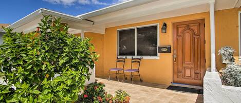 Make this studio vacation rental your Pompano Beach home-away-from-home.