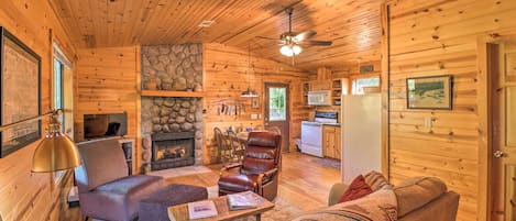 Mountain View Vacation Rental | 2BR | 1BA | 1 Step to Enter | 650 Sq Ft