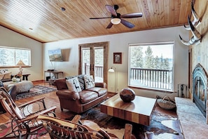 Living Area - Lodge at Boreas Pass - Breckenridge Vacation Renal