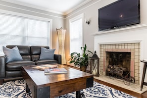 The Roux House Offers Luxury Comfort & Location in the Heart of Dallas!