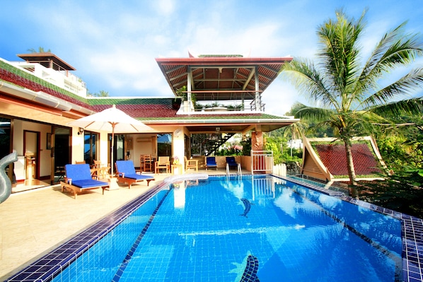 Luxury 4 Bed Infinity Pool Villa, Chef.