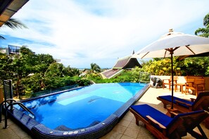 Luxury 4 Bed Infinity Pool Villa, Chef.