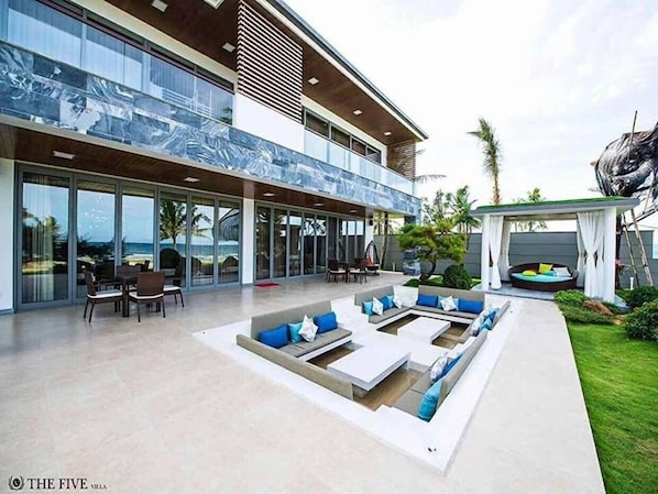 V8A-Luxury Villa/8BR for your holiday