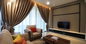 #3 Tropical Evilla Executive Suite
