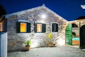 Entrance / Reception