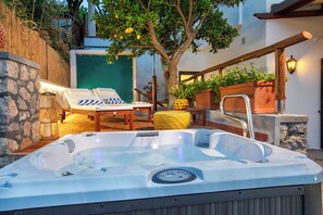 Private spa tub