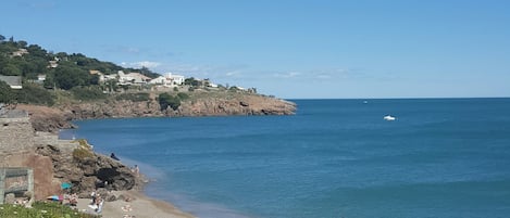 la plage d une crique.